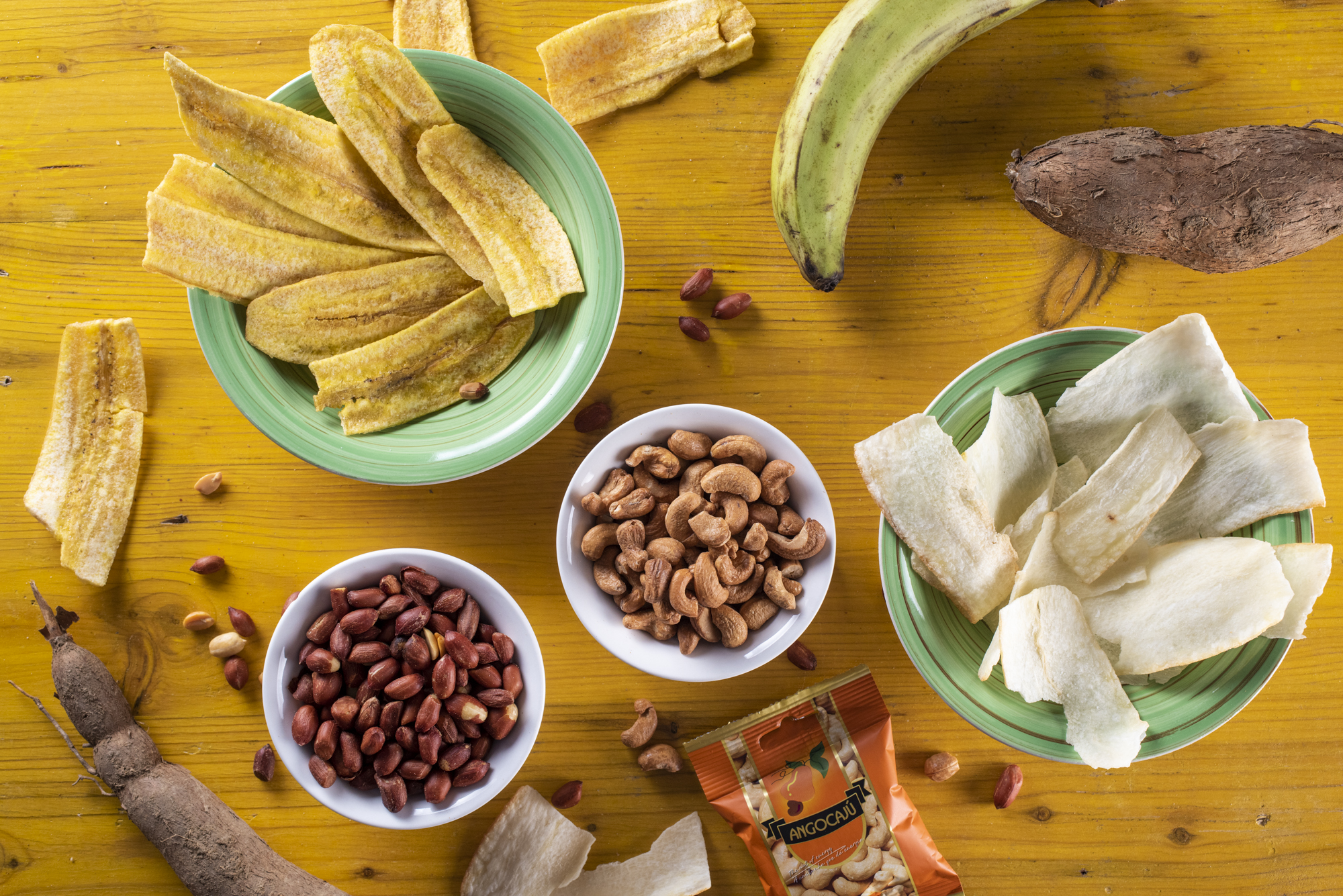 Produtos Angocaju na mesa